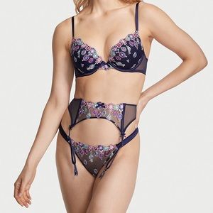 NWT Victoria’s Secret Bejeweled Embroidery Garter Belt